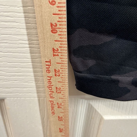 SPANX Women's Small Look at Me Now Seamless Leggings Black Camo Shaping FL3515 - Picture 8 of 8